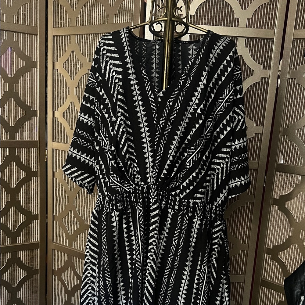 BloomChic Black and White Geometric Midi Dress